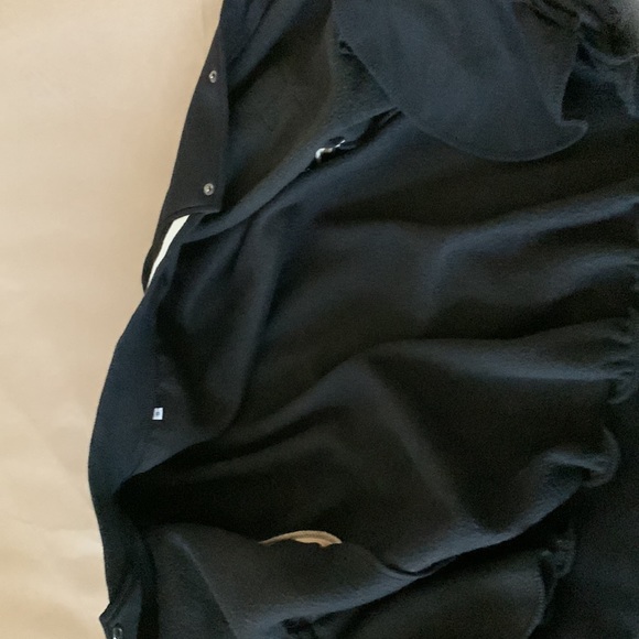 I’m selling a collage jacket it’s a warm jacket for a little cold and it’s good. - Picture 3 of 3